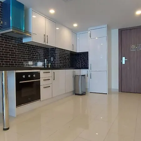 Grand Avenue, Luxury Suite, 72Sqm Pool View With Lounge Area Pattaya Exterior photo