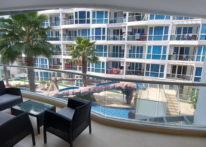 Grand Avenue, Luxury Suite, 72Sqm Pool View With Lounge Area