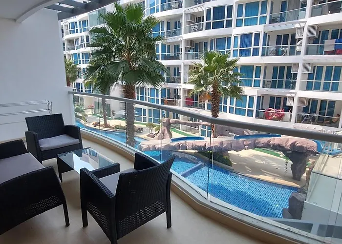 Grand Avenue, Luxury Suite, 72Sqm Pool View With Lounge Area