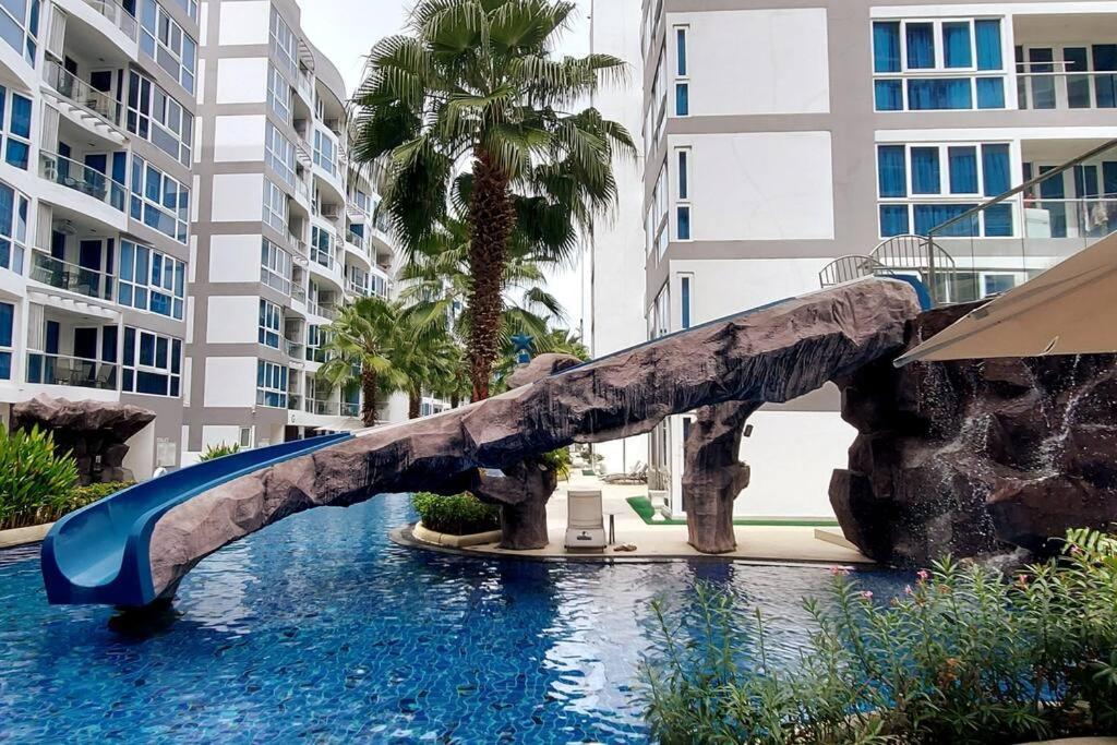Grand Avenue, Luxury Suite, 72sqm Pool View With Lounge Area