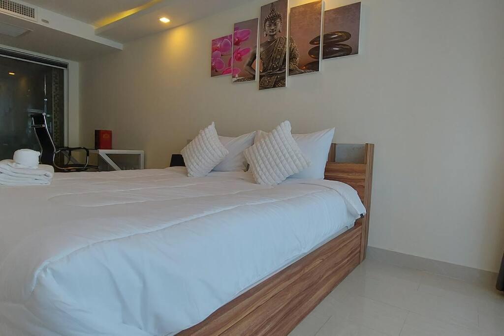 Grand Avenue, Luxury Suite, 72sqm Pool View With Lounge Area Apartment Pattaya